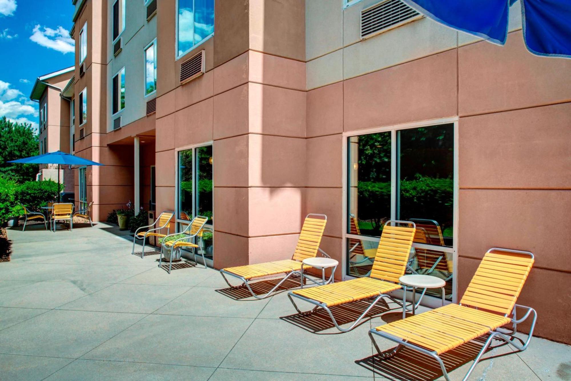Fairfield Inn And Suites By Marriott Emporia I-95 Eksteriør billede