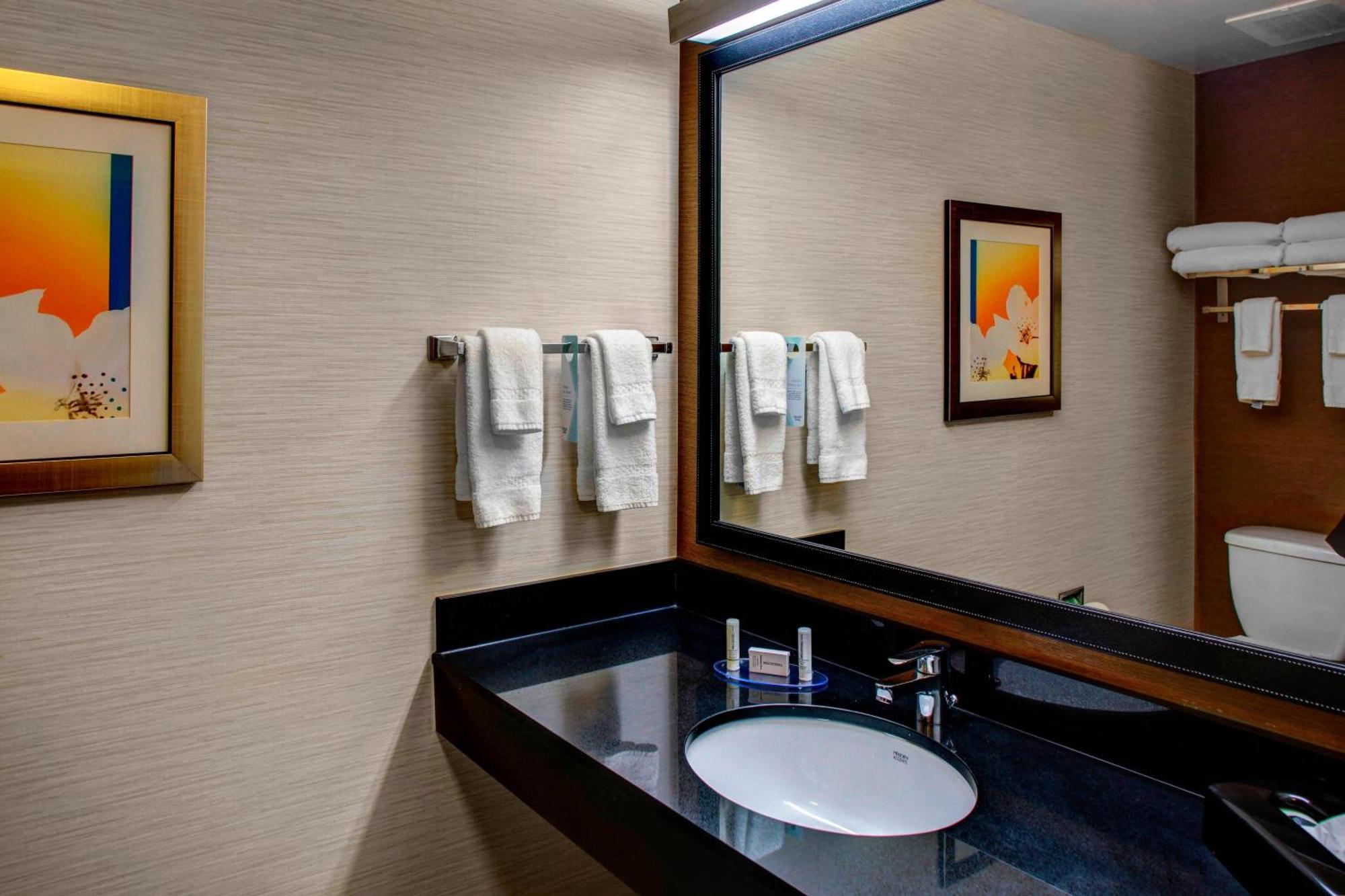 Fairfield Inn And Suites By Marriott Emporia I-95 Eksteriør billede