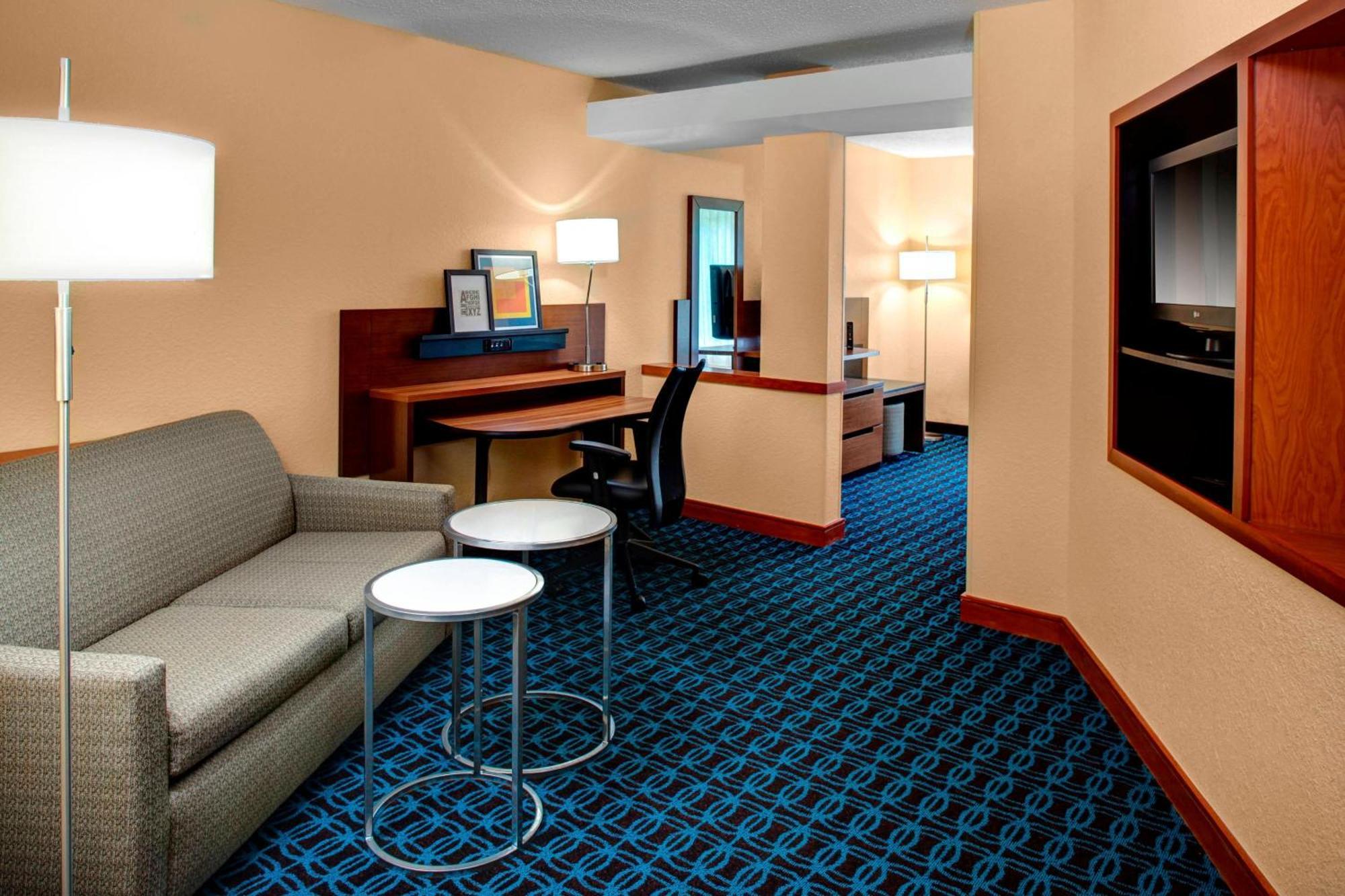 Fairfield Inn And Suites By Marriott Emporia I-95 Eksteriør billede