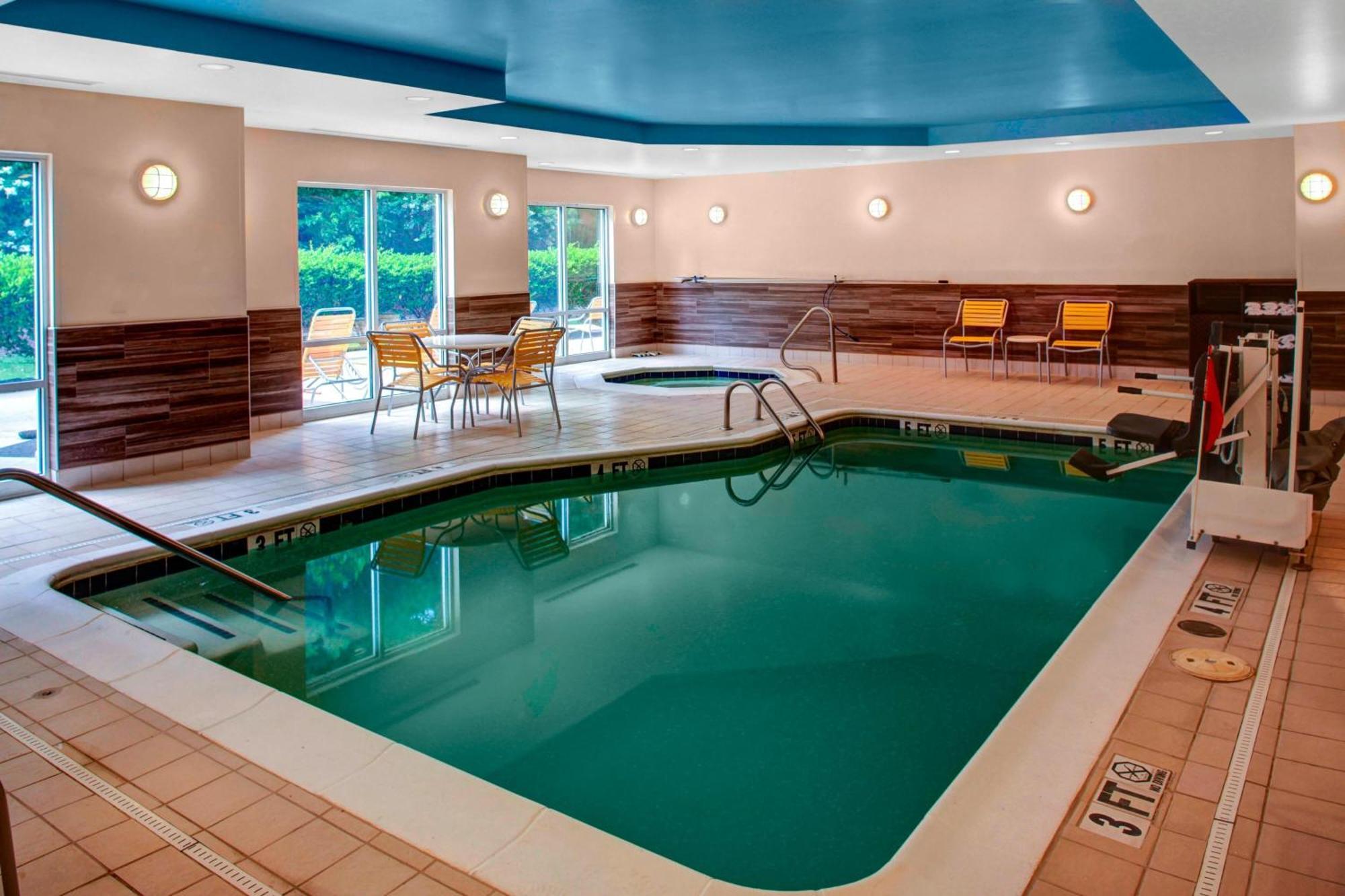 Fairfield Inn And Suites By Marriott Emporia I-95 Eksteriør billede
