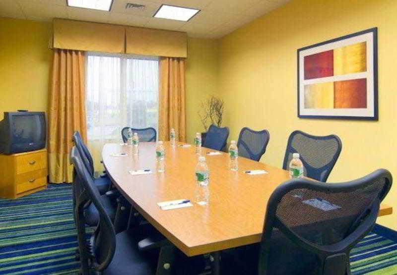 Fairfield Inn And Suites By Marriott Emporia I-95 Eksteriør billede
