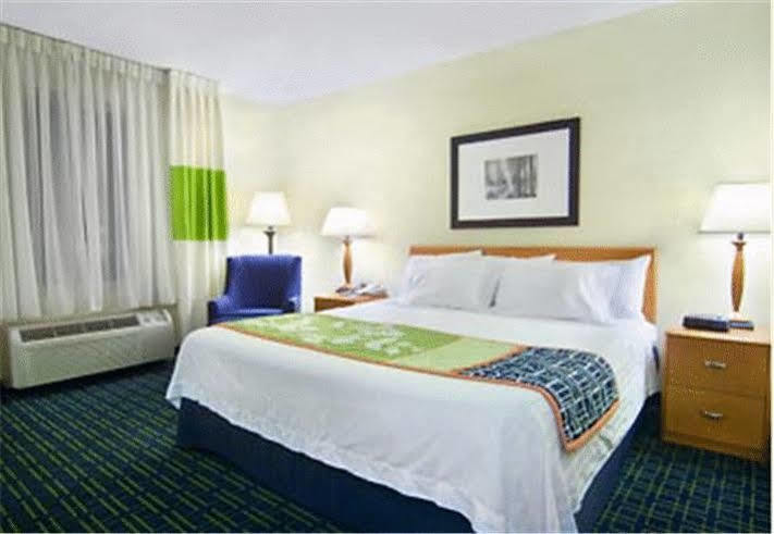 Fairfield Inn And Suites By Marriott Emporia I-95 Eksteriør billede